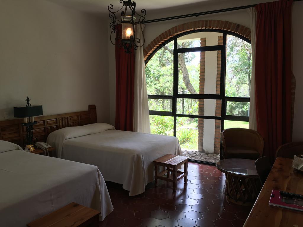 Rancho Hotel Atascadero サン・ミゲル・デ・アジェンデ エクステリア 写真